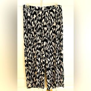 Chico’s Travelers Wide Leg Crop Pants Size 3 XL 16/18 Black White Gray Print